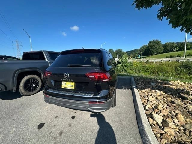 Used 2024 Volkswagen Tiguan SE w/ Panoramic Sunroof Package AWD/4WD image 20