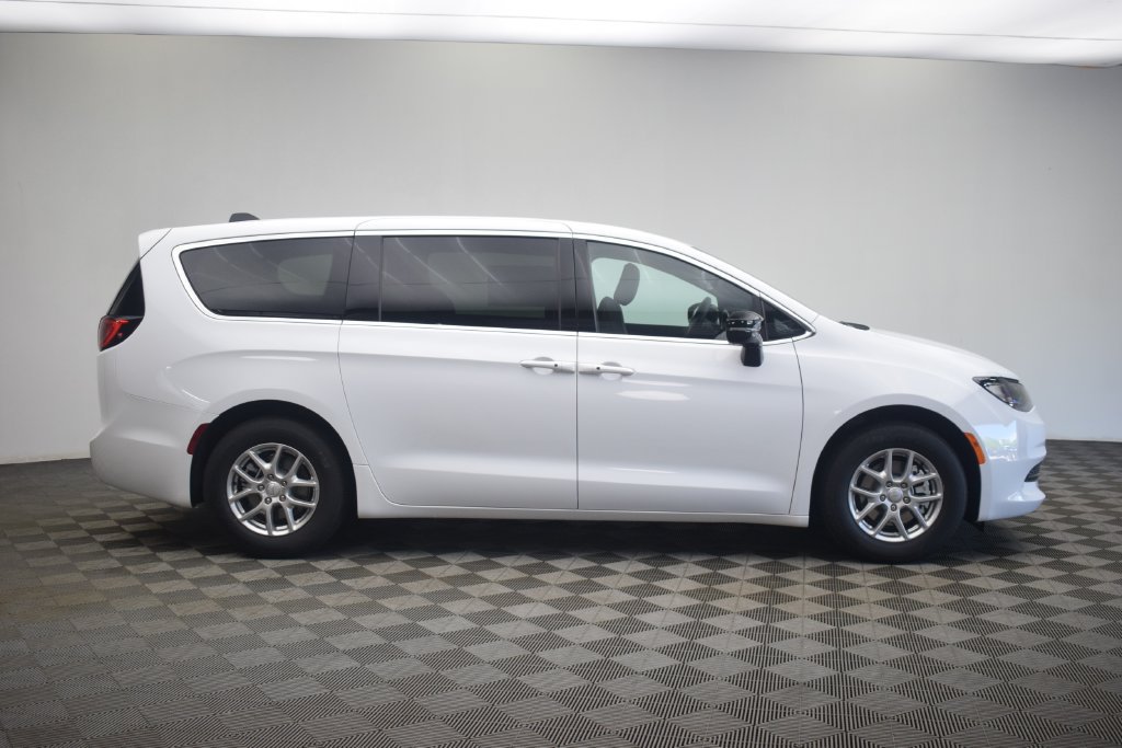 New 2027 Chrysler Pacifica LX FWD image 3