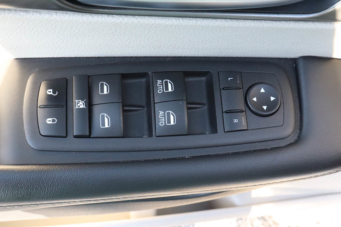 Used 2023 Chrysler Pacifica Touring-L FWD image 14