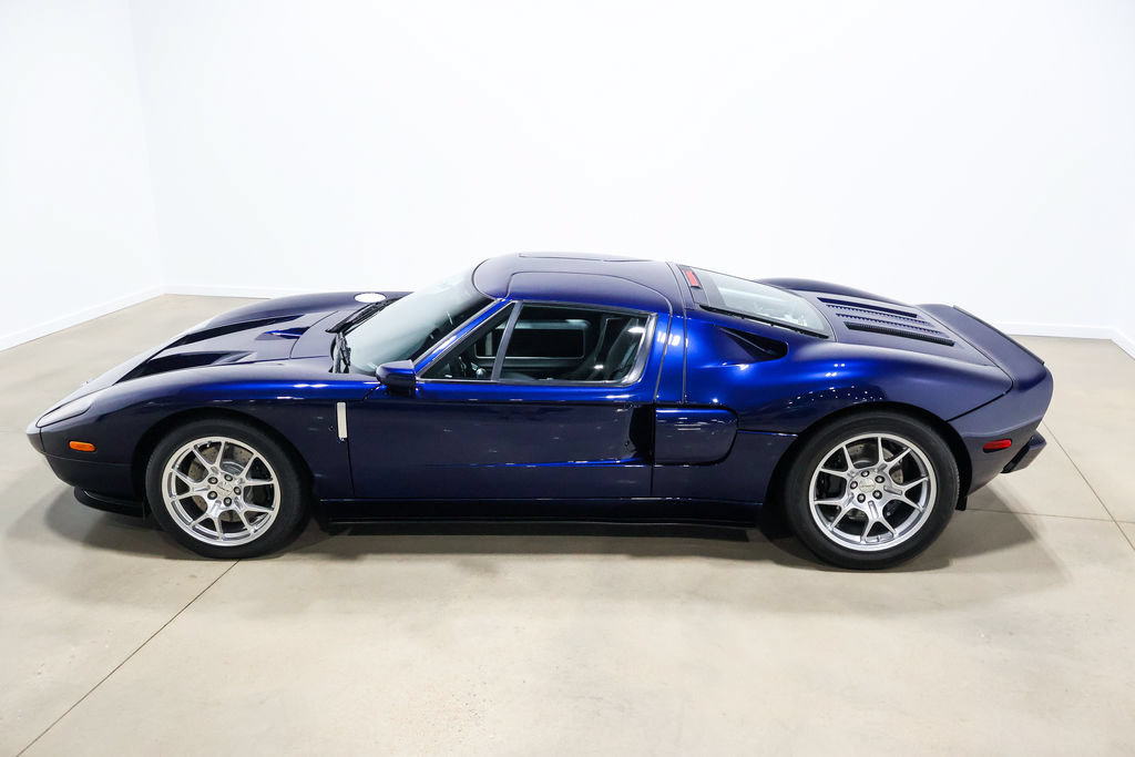 Used 2005 Ford GT RWD image 14