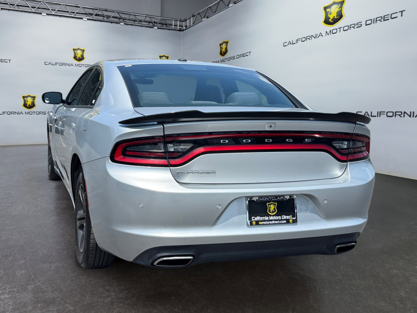 Used 2019 Dodge Charger SXT RWD image 3
