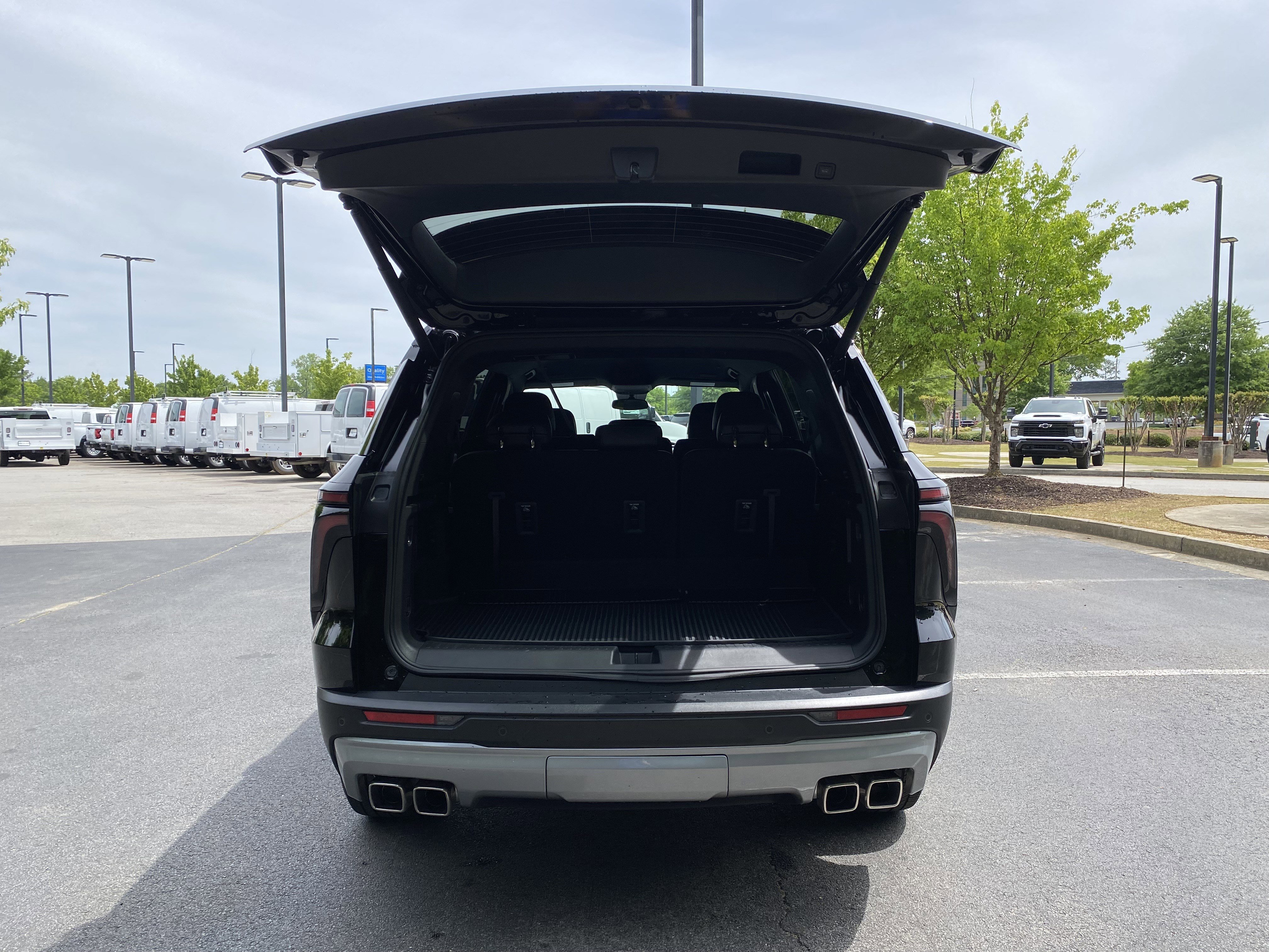 Used 2025 Chevrolet Traverse LT w/ Driver Confidence Package image 11