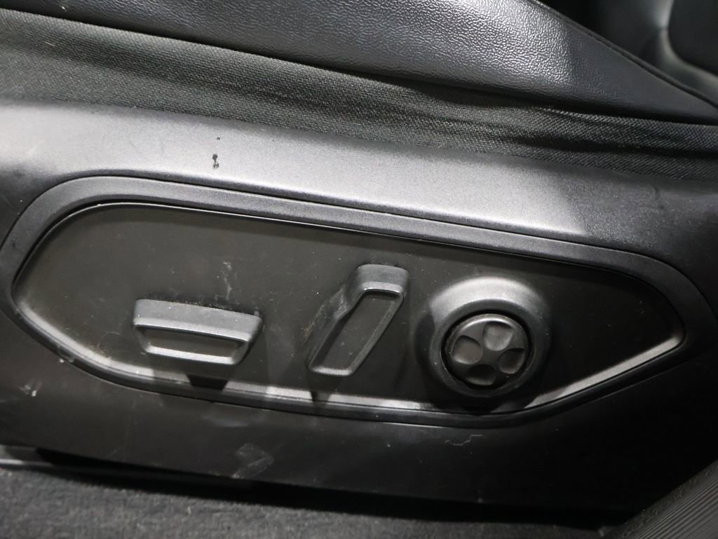 Used 2023 Jeep Grand Cherokee L Limited w/ Luxury Tech Group II image 12