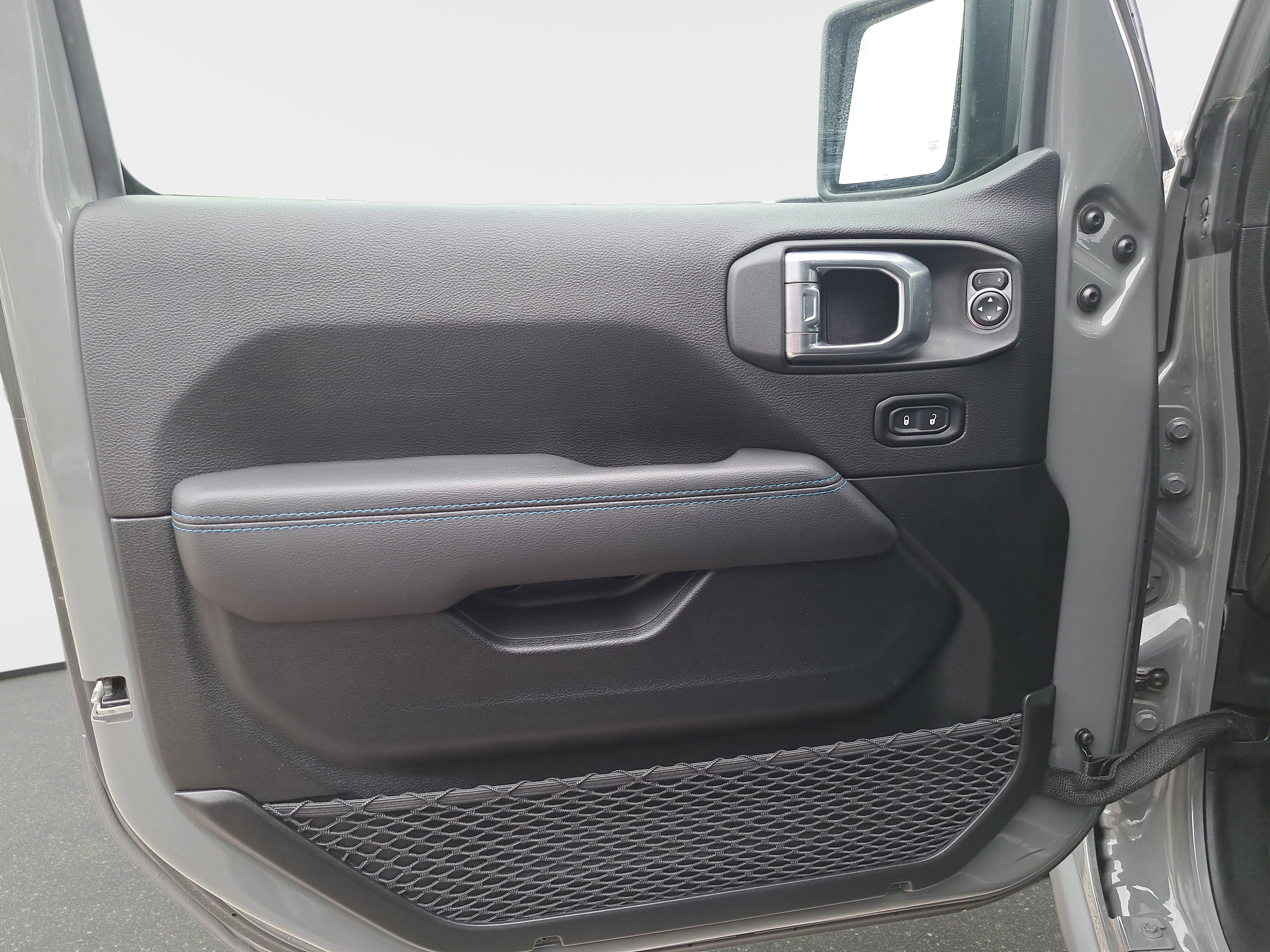 Used 2021 Jeep Wrangler Unlimited Rubicon 4xe w/ Steel Bumper Group image 26