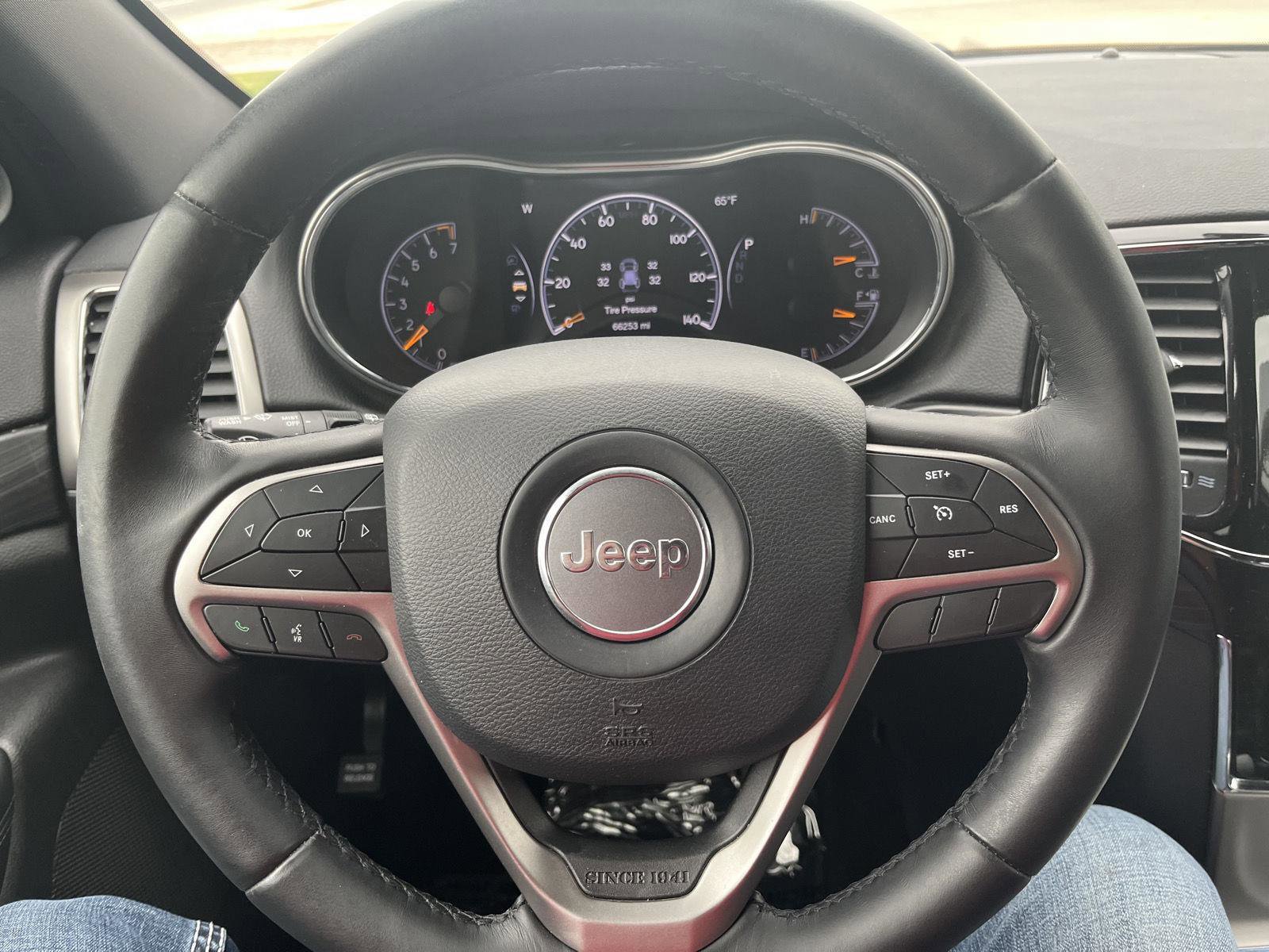 Used 2019 Jeep Grand Cherokee Laredo w/ 18" Wheel & 8.4" Radio Group AWD/4WD image 20