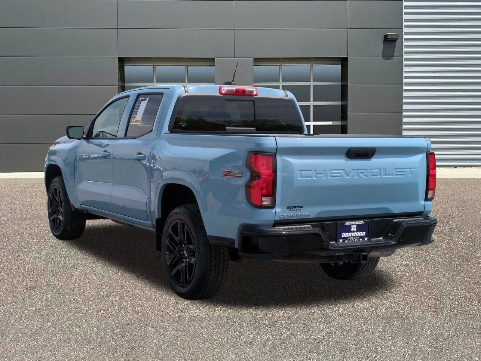 Used 2025 Chevrolet Colorado Z71 w/ Technology Package AWD/4WD image 5