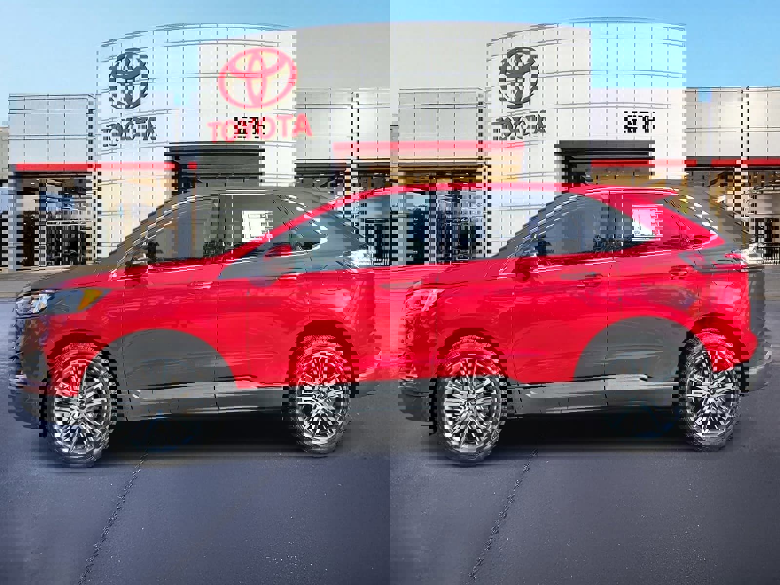 Used 2023 Ford Edge Titanium w/ Equipment Group 301A image 8