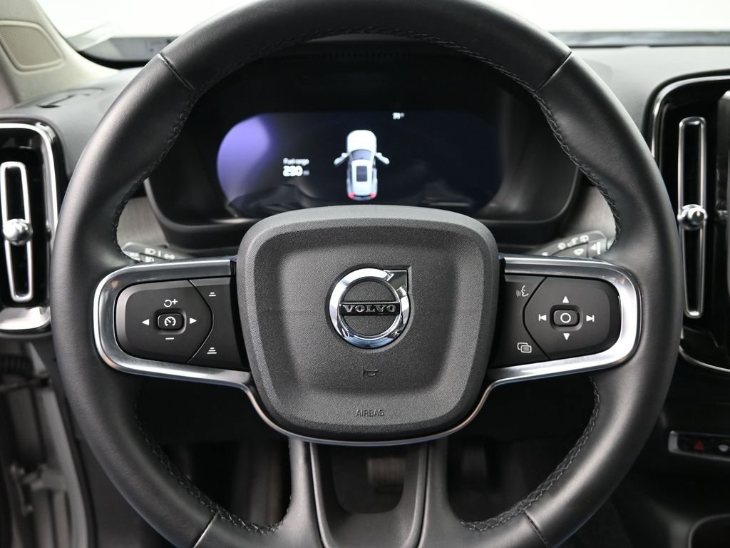 Used 2025 Volvo XC40 B5 Plus image 10