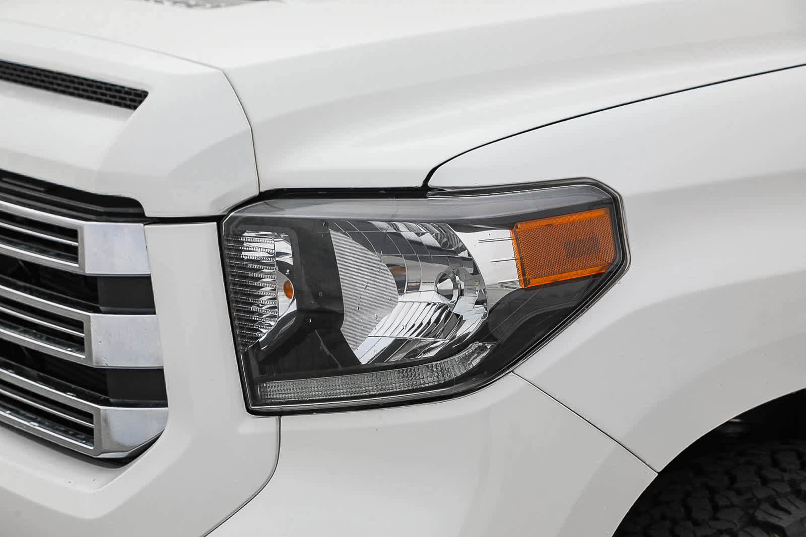 Used 2021 Toyota Tundra SR5 w/ Trail Edition image 8