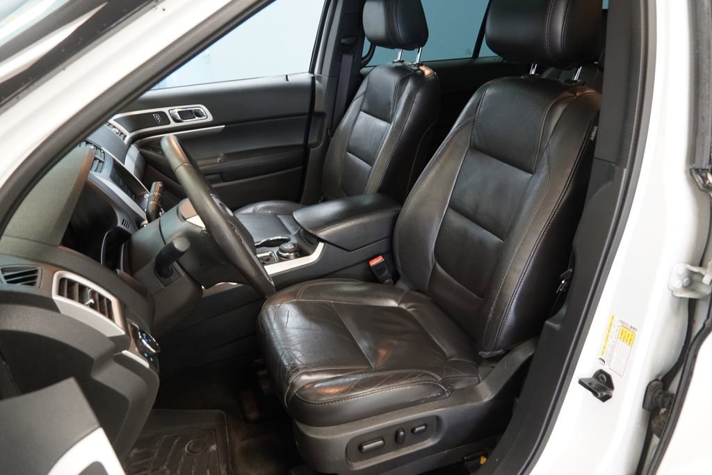 Used 2014 Ford Explorer XLT w/ Equipment Group 202A AWD/4WD image 4