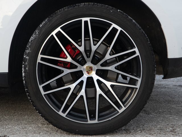 Certified 2025 Porsche Macan S image 13