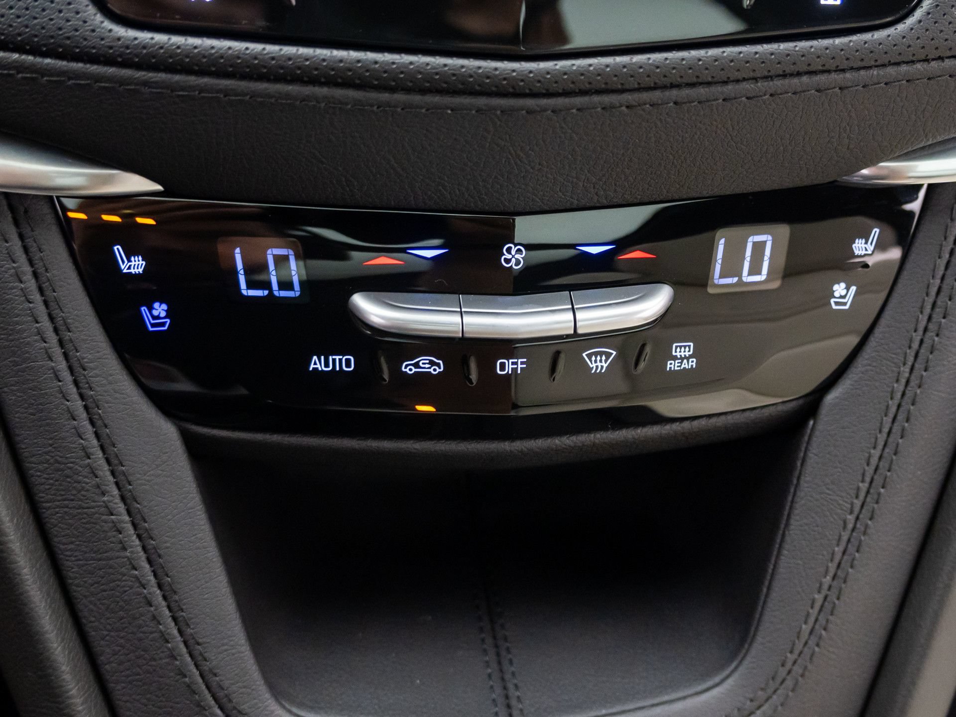 New 2026 Cadillac XT5 Sportv w/ LPO, Floor Liner Package AWD/4WD image 22