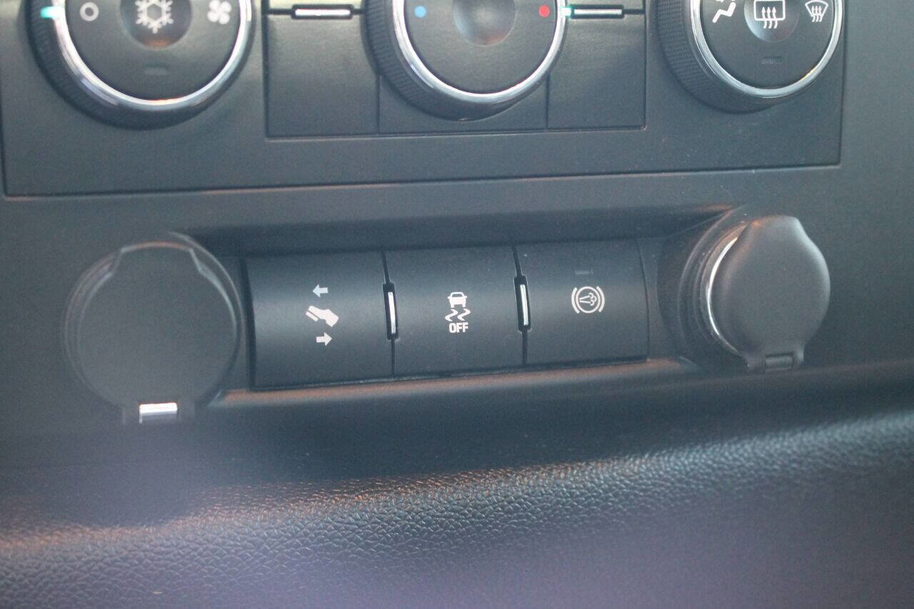 Used 2013 Chevrolet Silverado 3500 LT w/ Convenience Package image 38