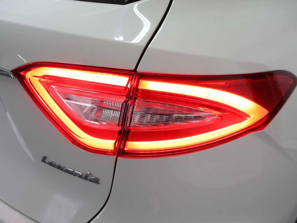 Used 2020 Maserati Levante image 28