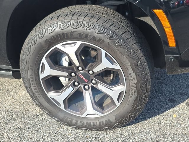 Used 2025 GMC Yukon AT4 Ultimate AWD/4WD image 12