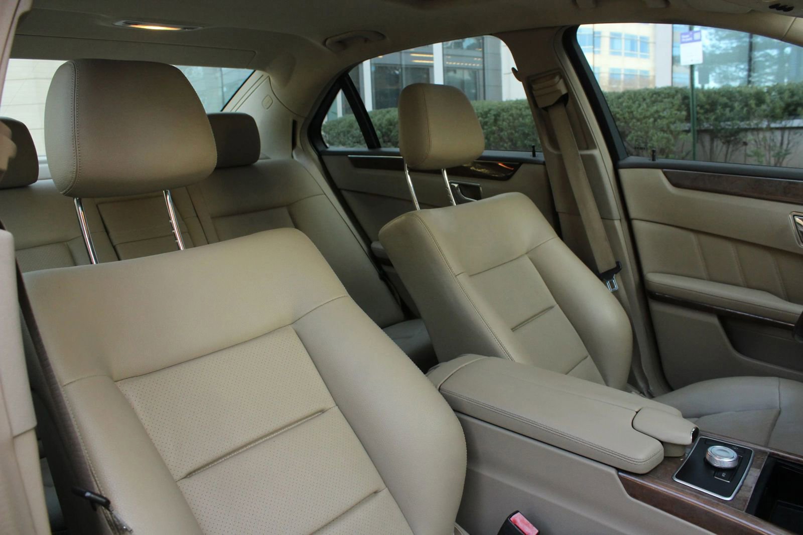 Used 2011 Mercedes-Benz E 350 4MATIC Sedan image 24