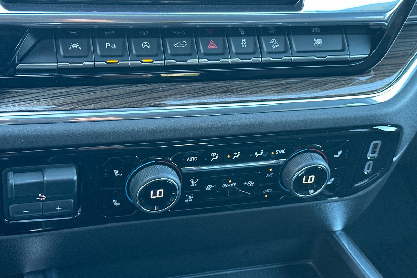 Used 2024 Chevrolet Silverado 1500 LT Trail Boss w/ LT Trail Boss Premium Package image 27