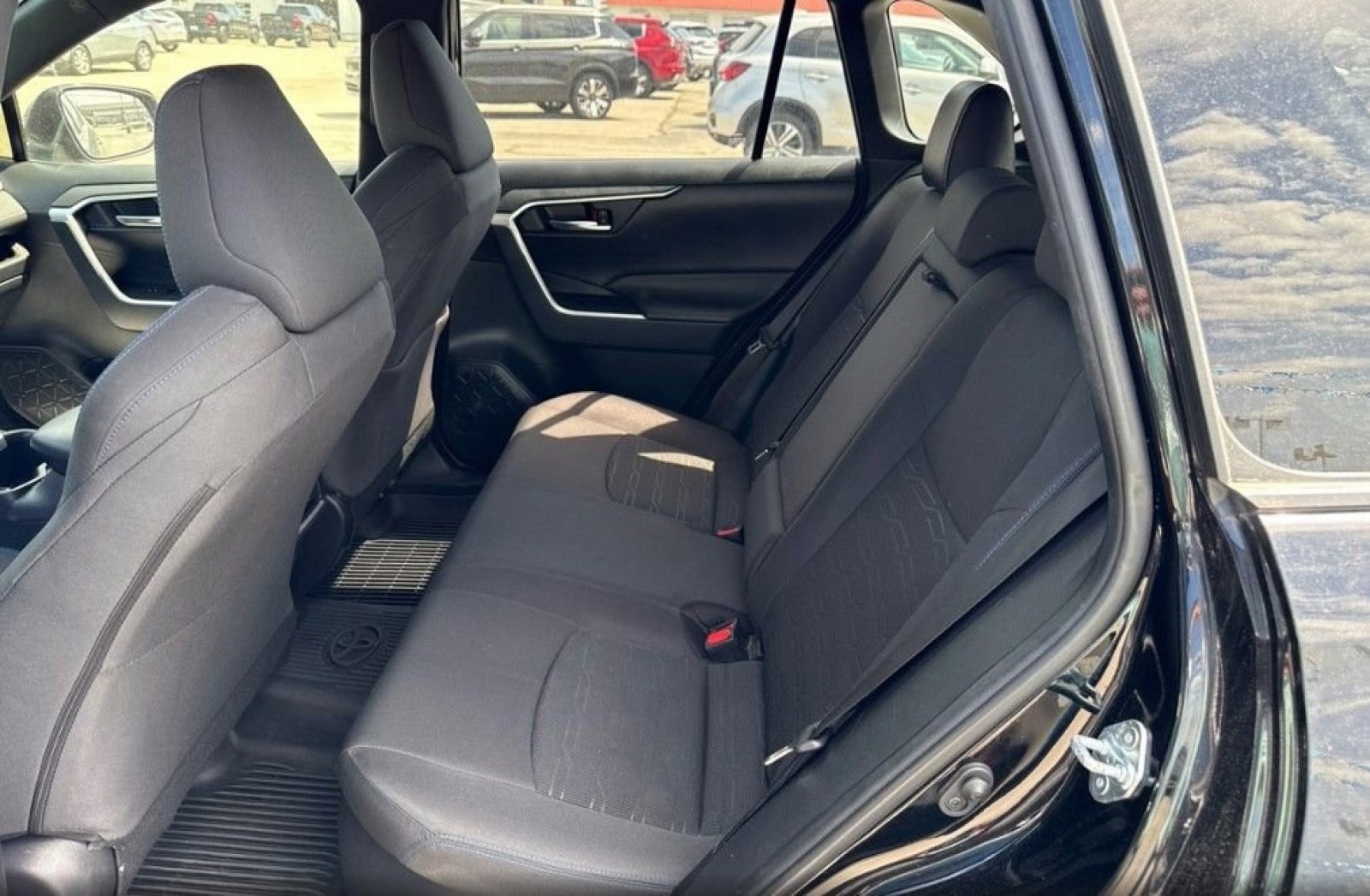 Used 2022 Toyota RAV4 SE w/ SE Grade Weather Package AWD/4WD image 13