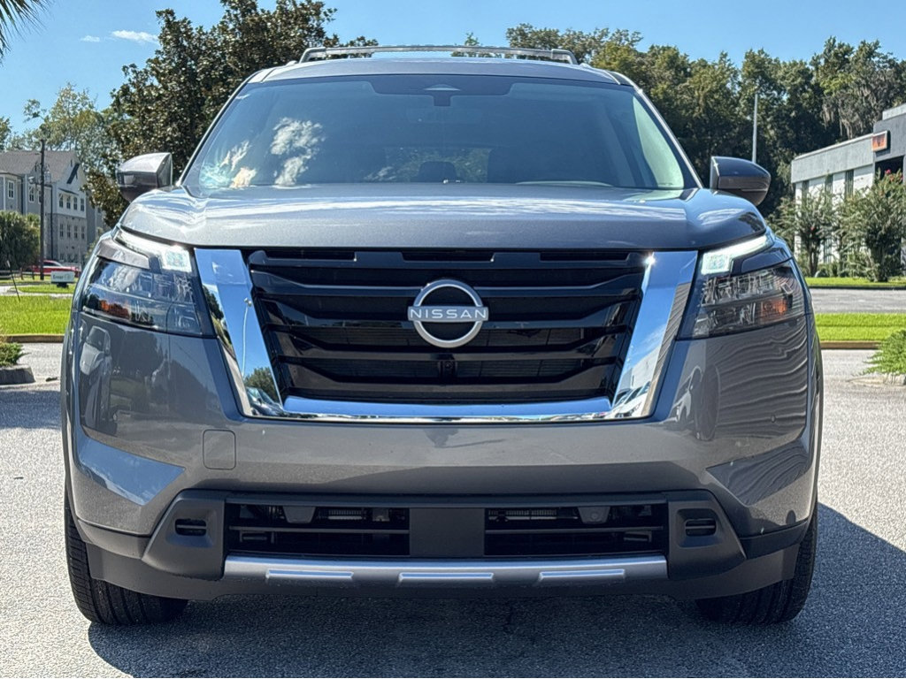 New 2026 Nissan Pathfinder SL FWD image 2