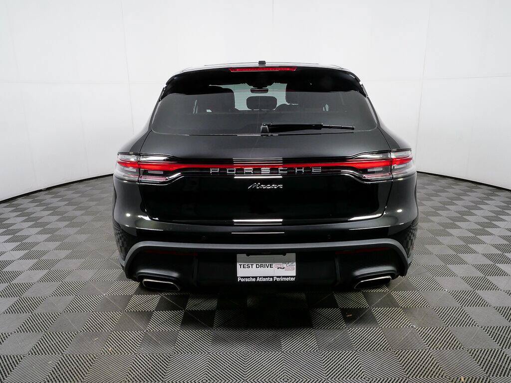 Certified 2026 Porsche Macan AWD/4WD image 30