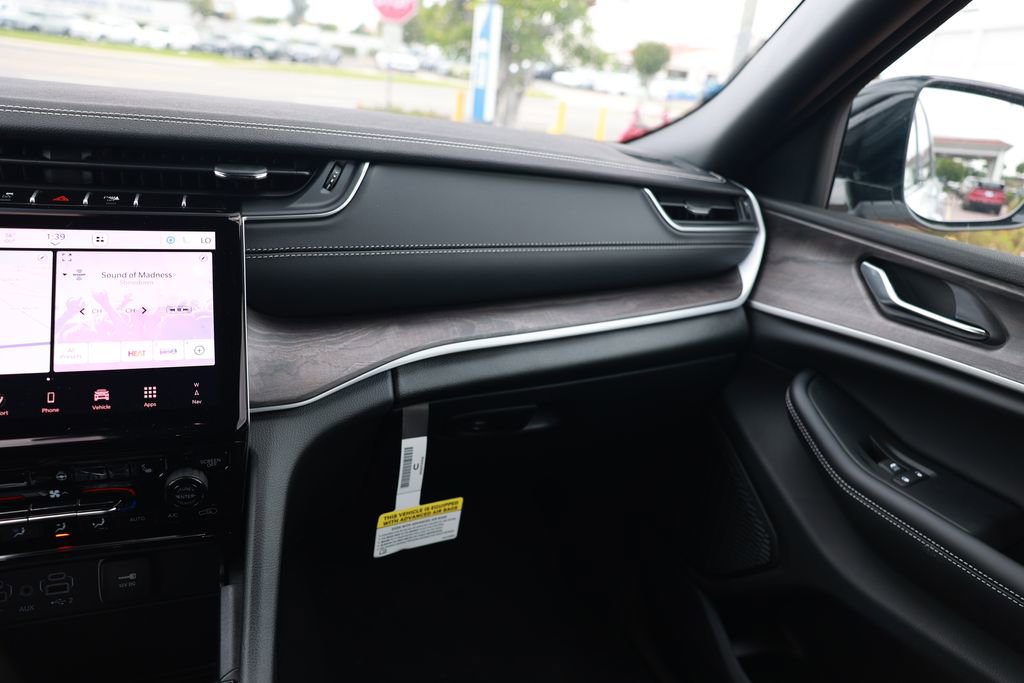 New 2025 Jeep Grand Cherokee Limited image 25