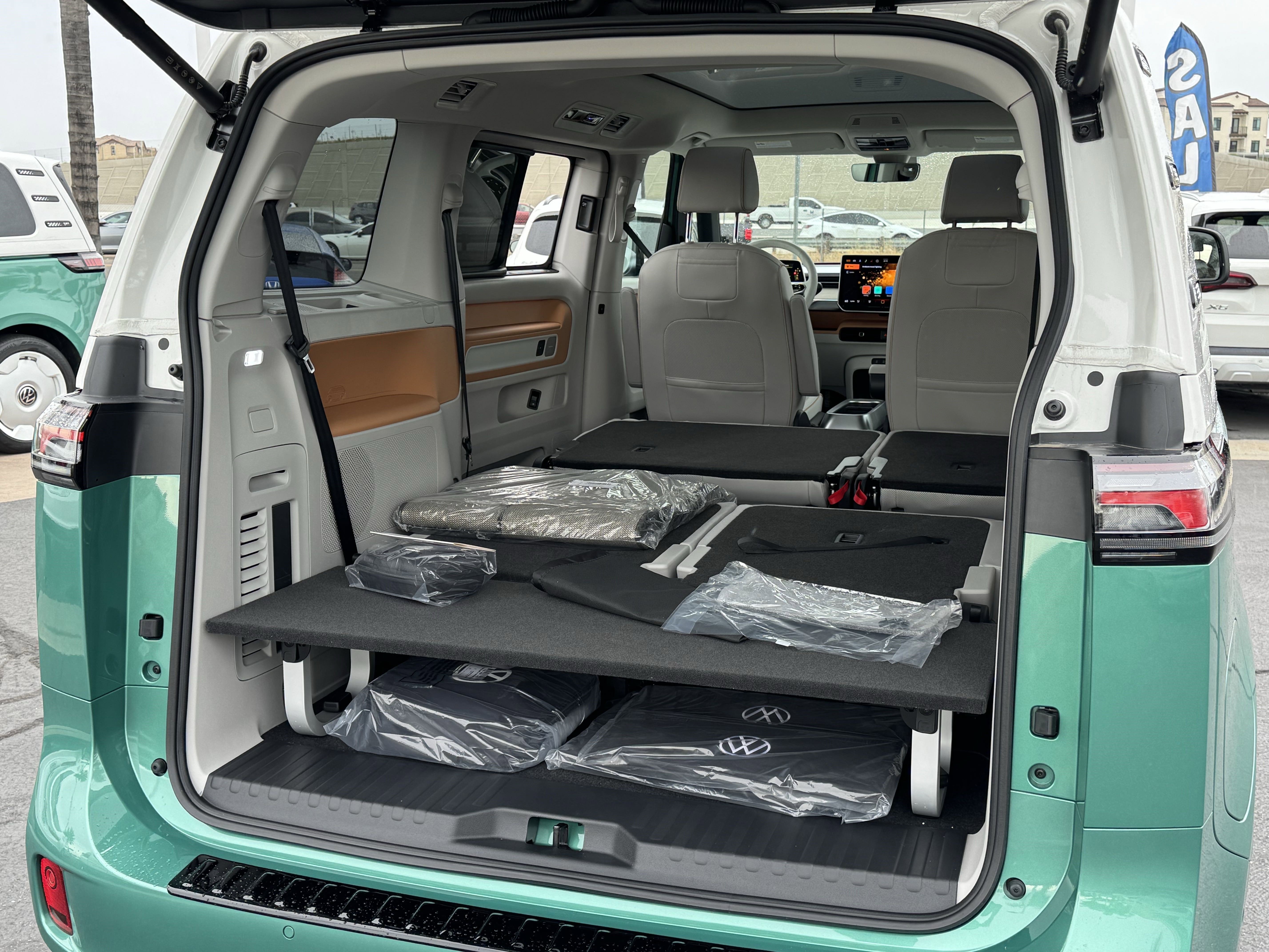 Used 2025 Volkswagen ID. Buzz 1st Edition image 43