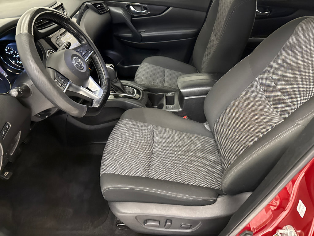 Used 2021 Nissan Rogue Sport SV FWD image 18