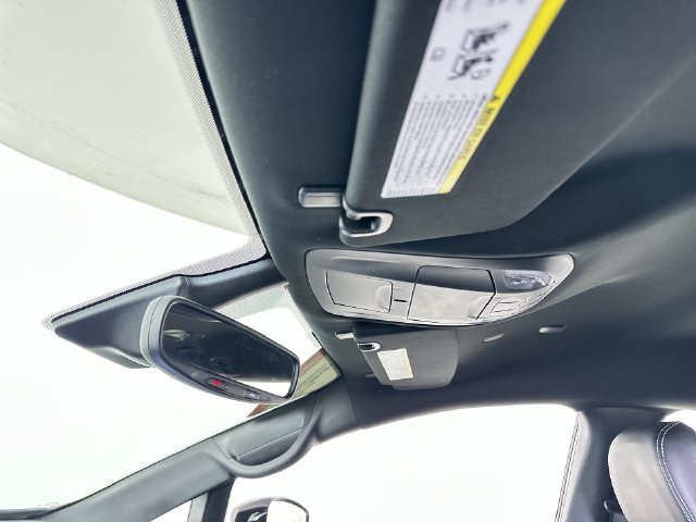 Used 2025 Chrysler Voyager LX FWD image 19