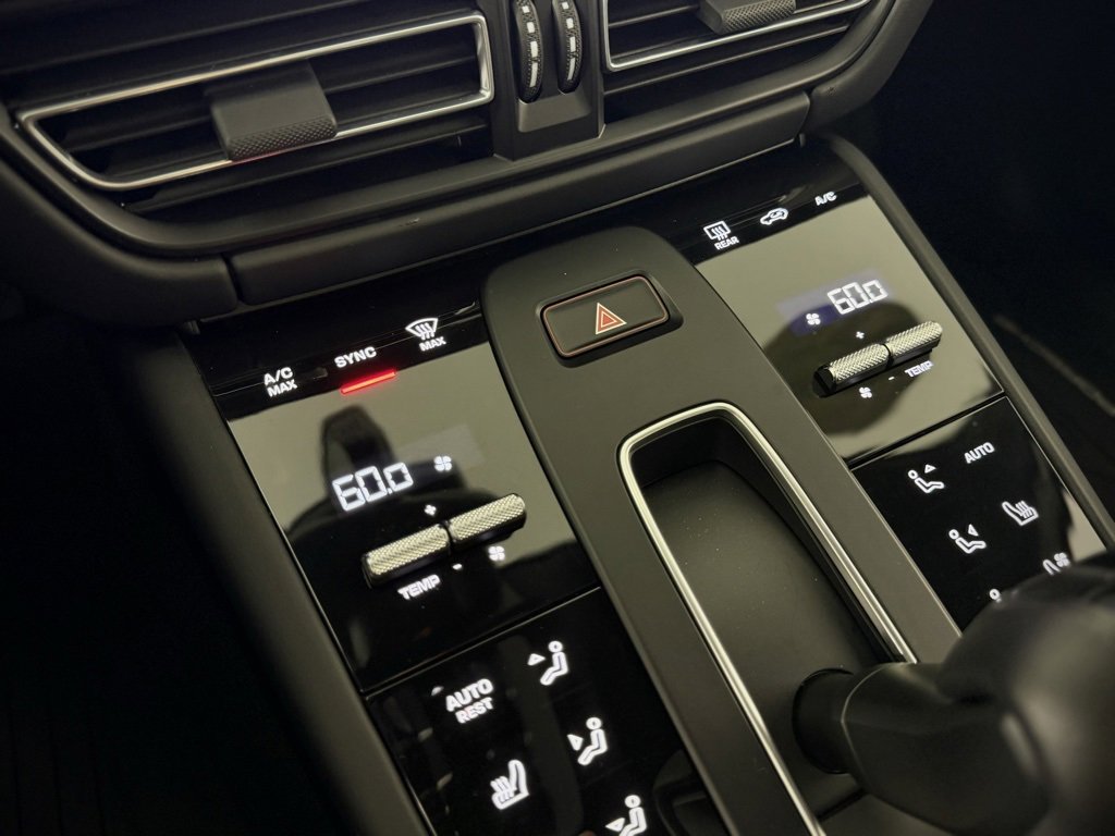 Certified 2024 Porsche Macan image 26