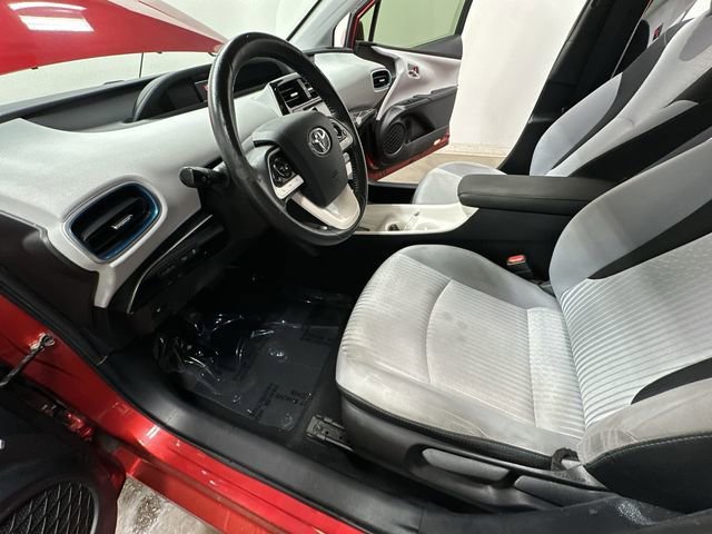 Used 2018 Toyota Prius Three w/ Advanced Technology Package image 17