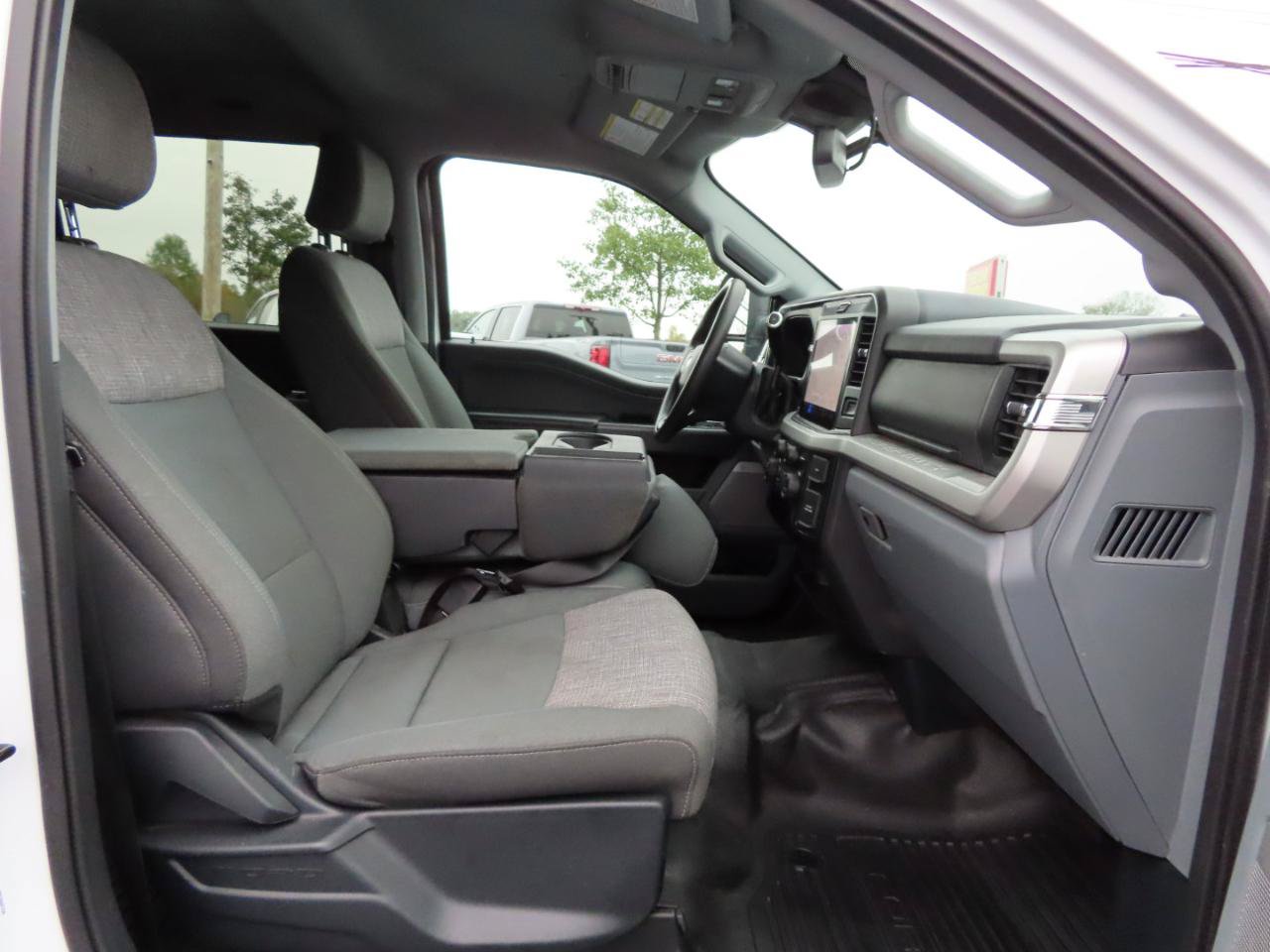 Used 2025 Ford F250 XLT w/ Black Appearance Package AWD/4WD image 34
