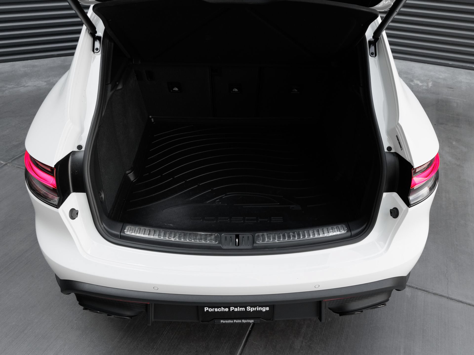 Certified 2026 Porsche Macan AWD/4WD image 28