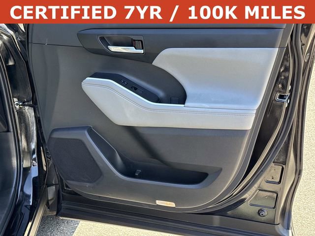 Used 2023 Toyota Highlander XLE AWD/4WD image 8