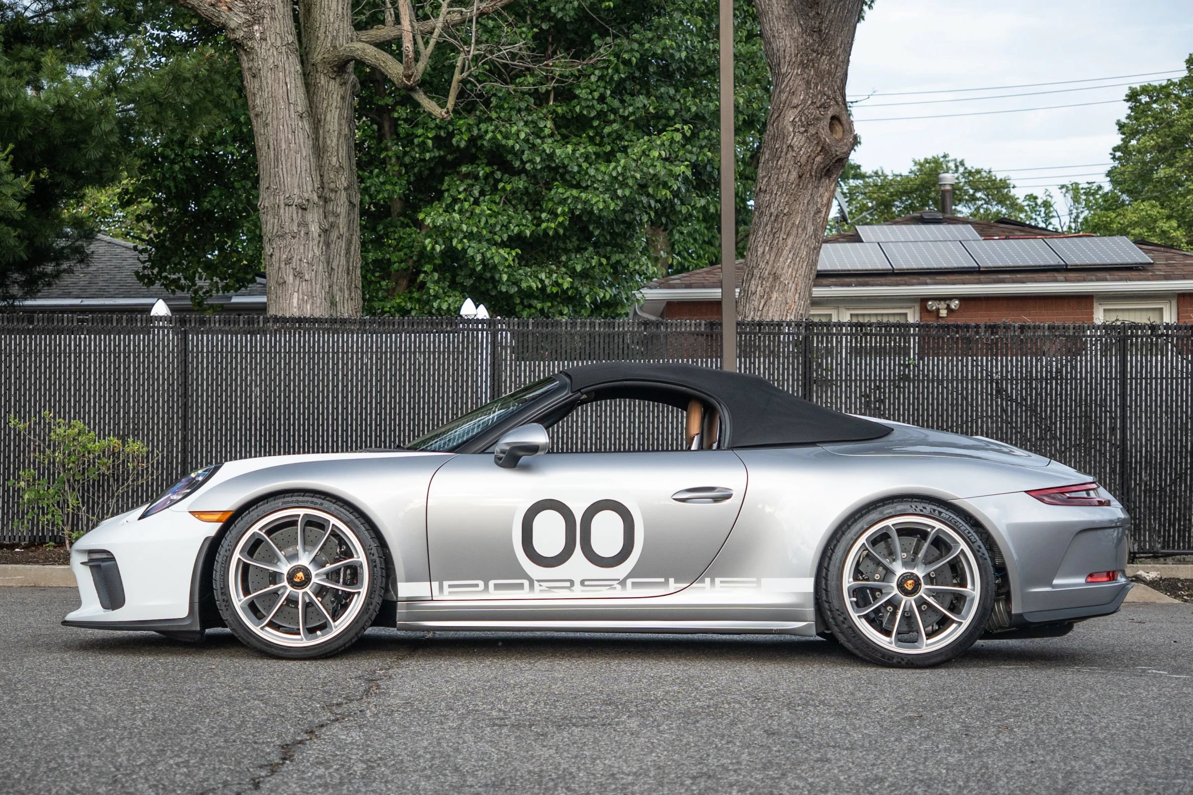 Used 2019 Porsche 911 Speedster RWD image 18