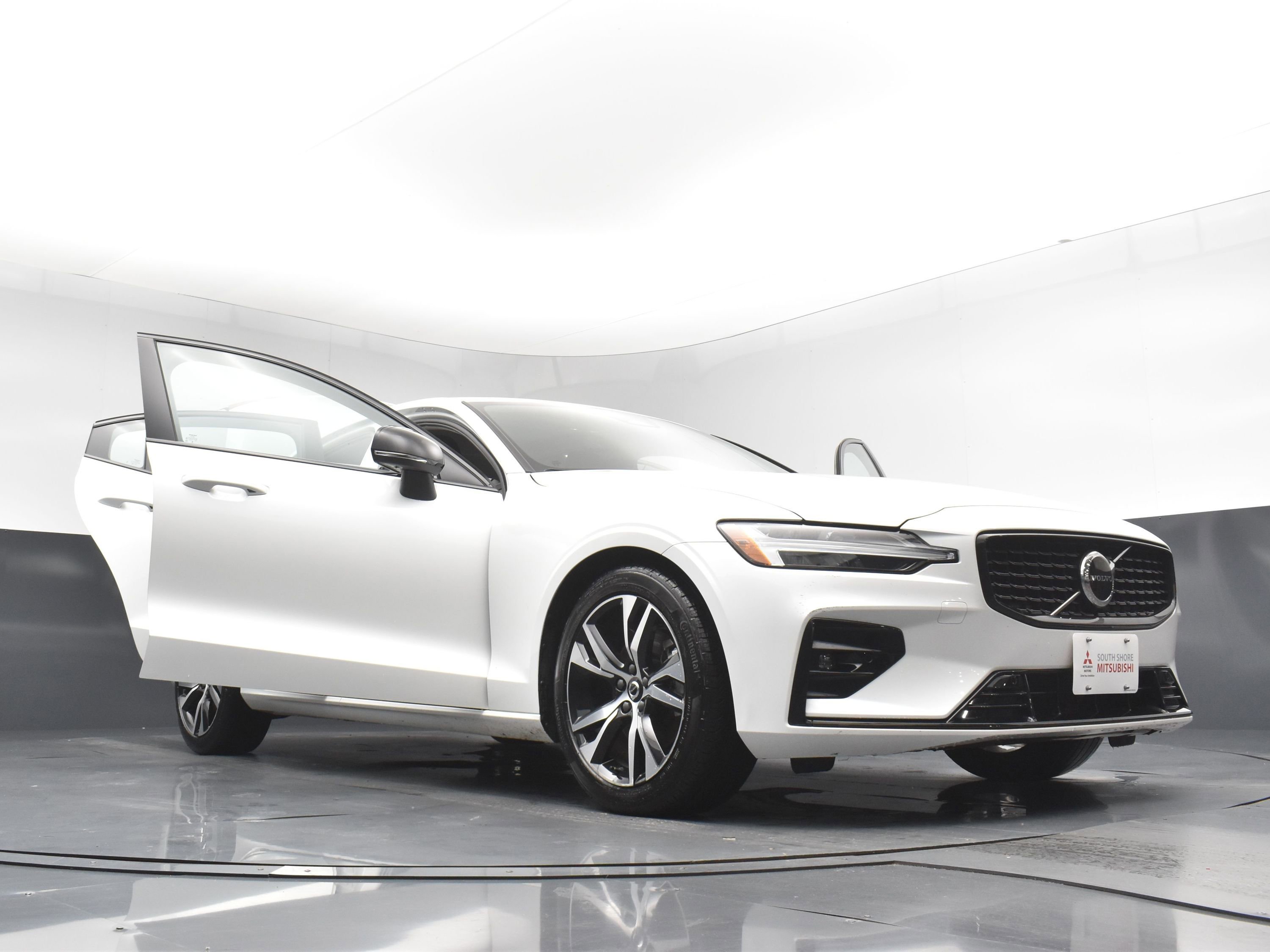 Used 2024 Volvo S60 B5 Core image 32