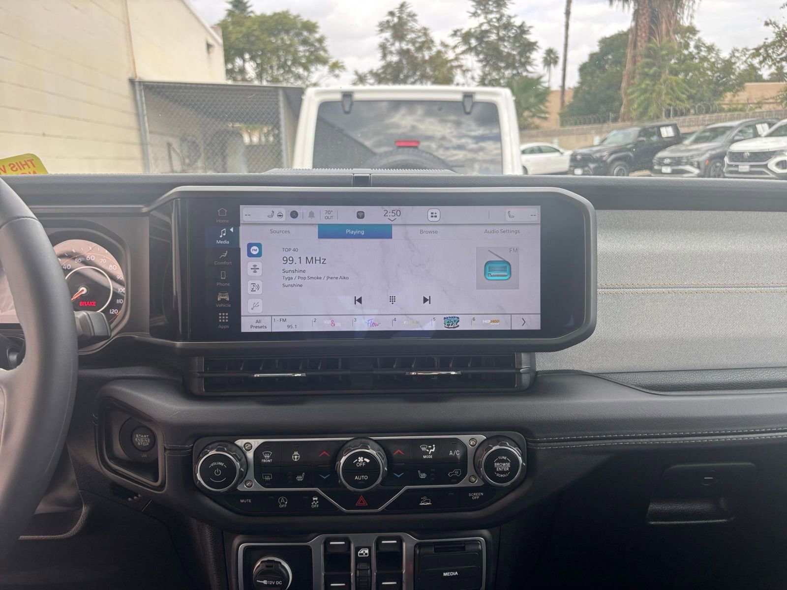 Used 2025 Jeep Wrangler Sahara image 18