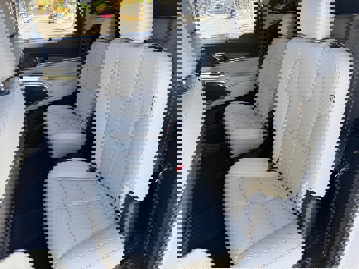 Used 2024 Kia Telluride EX w/ EX Captain's Chair Package image 18