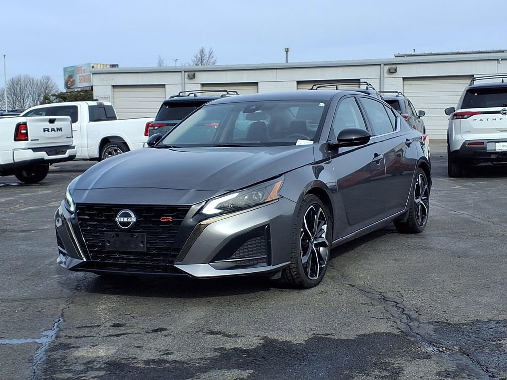 Used 2024 Nissan Altima 2.5 SR image 2