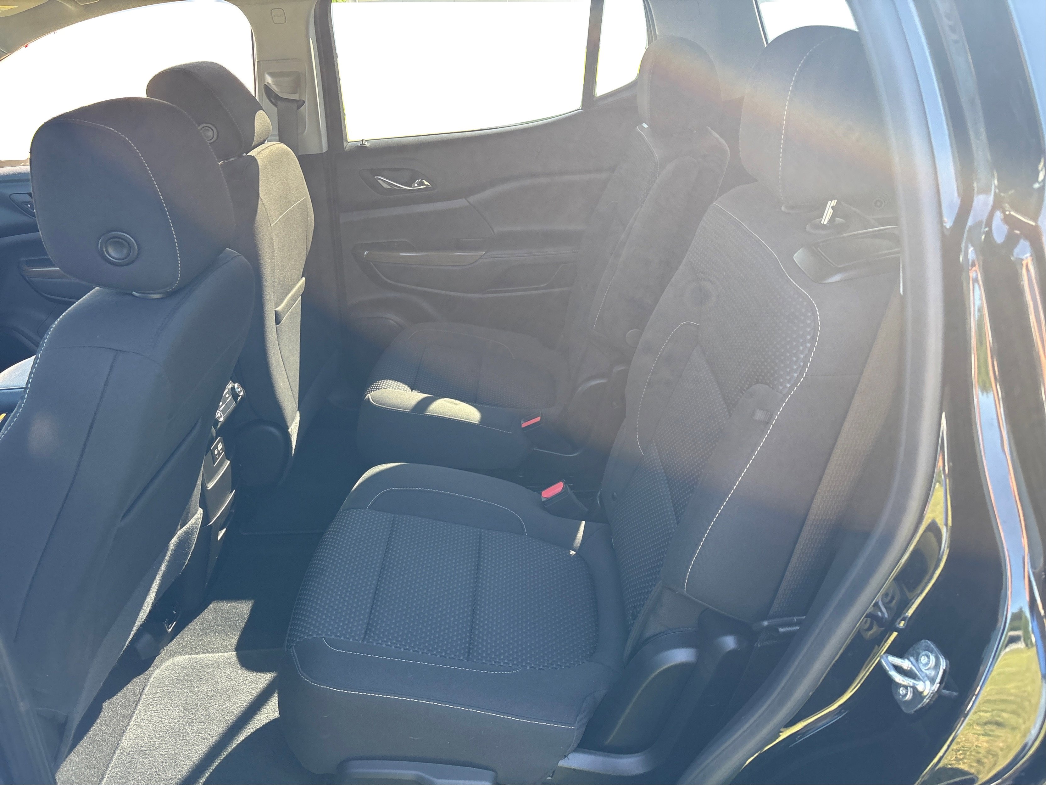 Used 2023 GMC Acadia SLE image 10