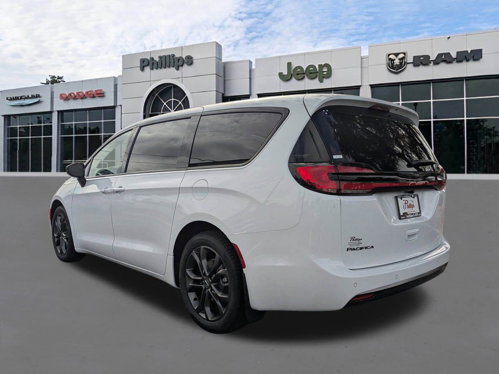 New 2026 Chrysler Pacifica Select image 5
