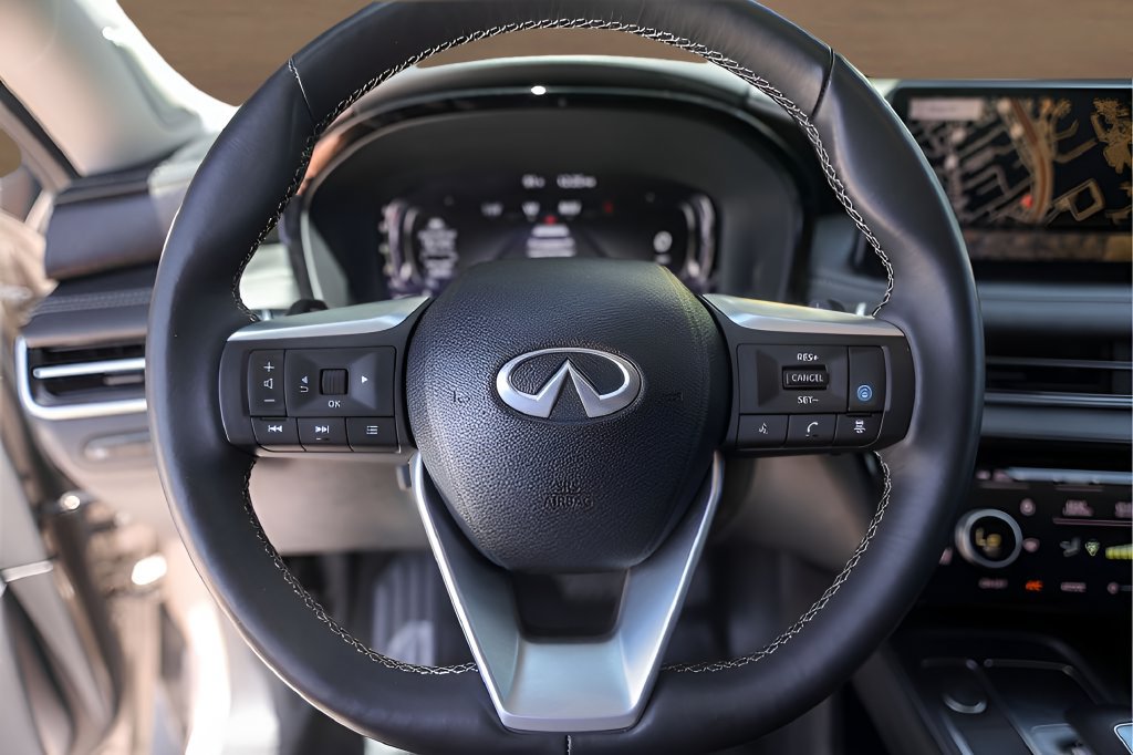 Used 2023 INFINITI QX60 Sensory w/ Vision Package AWD/4WD image 12