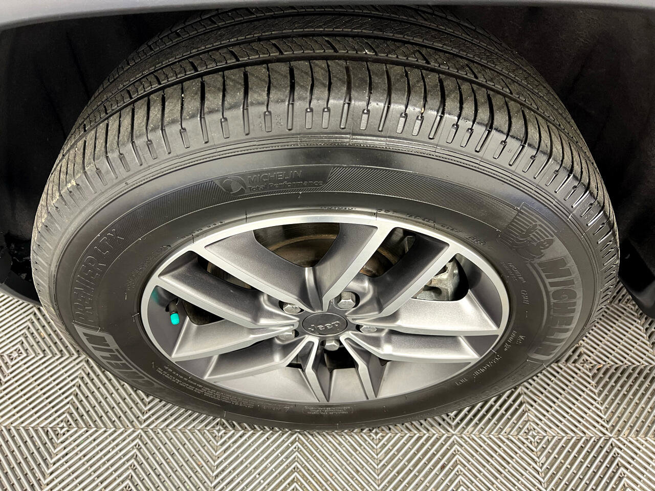 Used 2022 Jeep Grand Cherokee Limited image 35