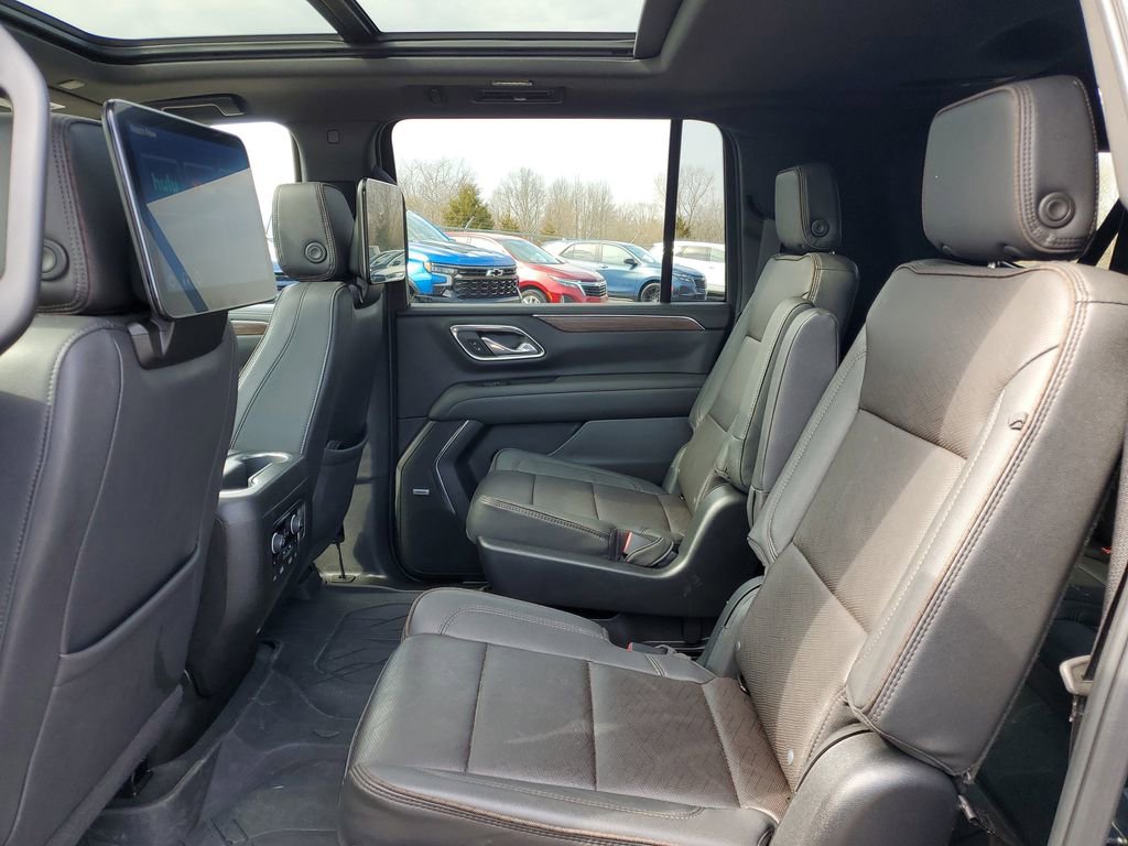 Used 2023 Chevrolet Suburban High Country w/ Advanced Technology Package image 31