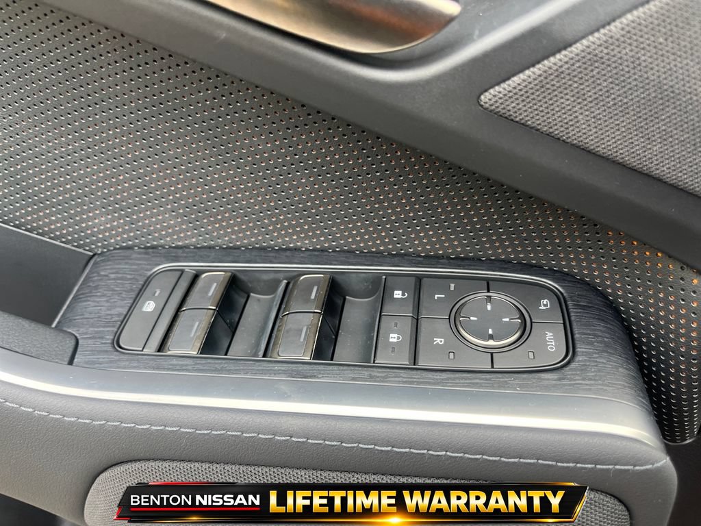 Used 2025 Lexus GX 550 w/ Accessory Package (Z1) AWD/4WD image 14
