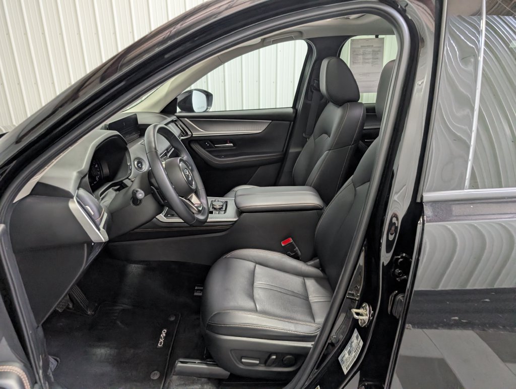 Used 2024 MAZDA CX-90 Plug-In Hybrid w/ Preferred AWD/4WD image 16