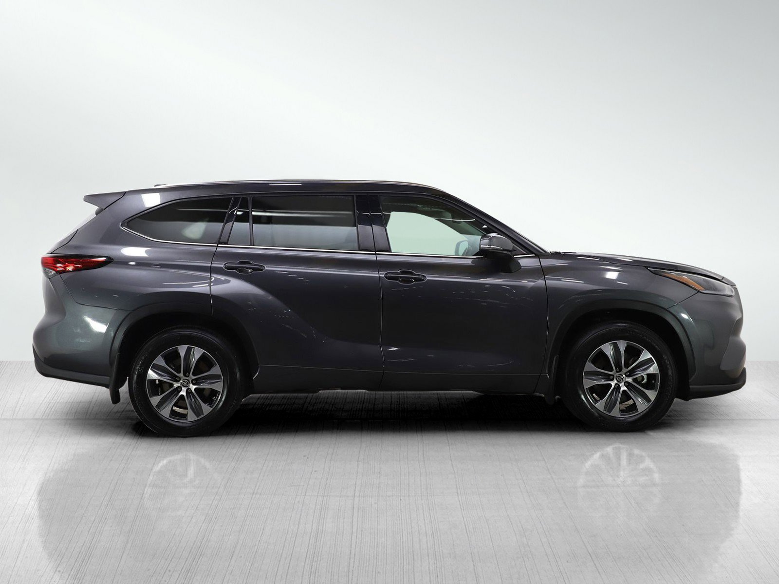 Used 2021 Toyota Highlander XLE image 6