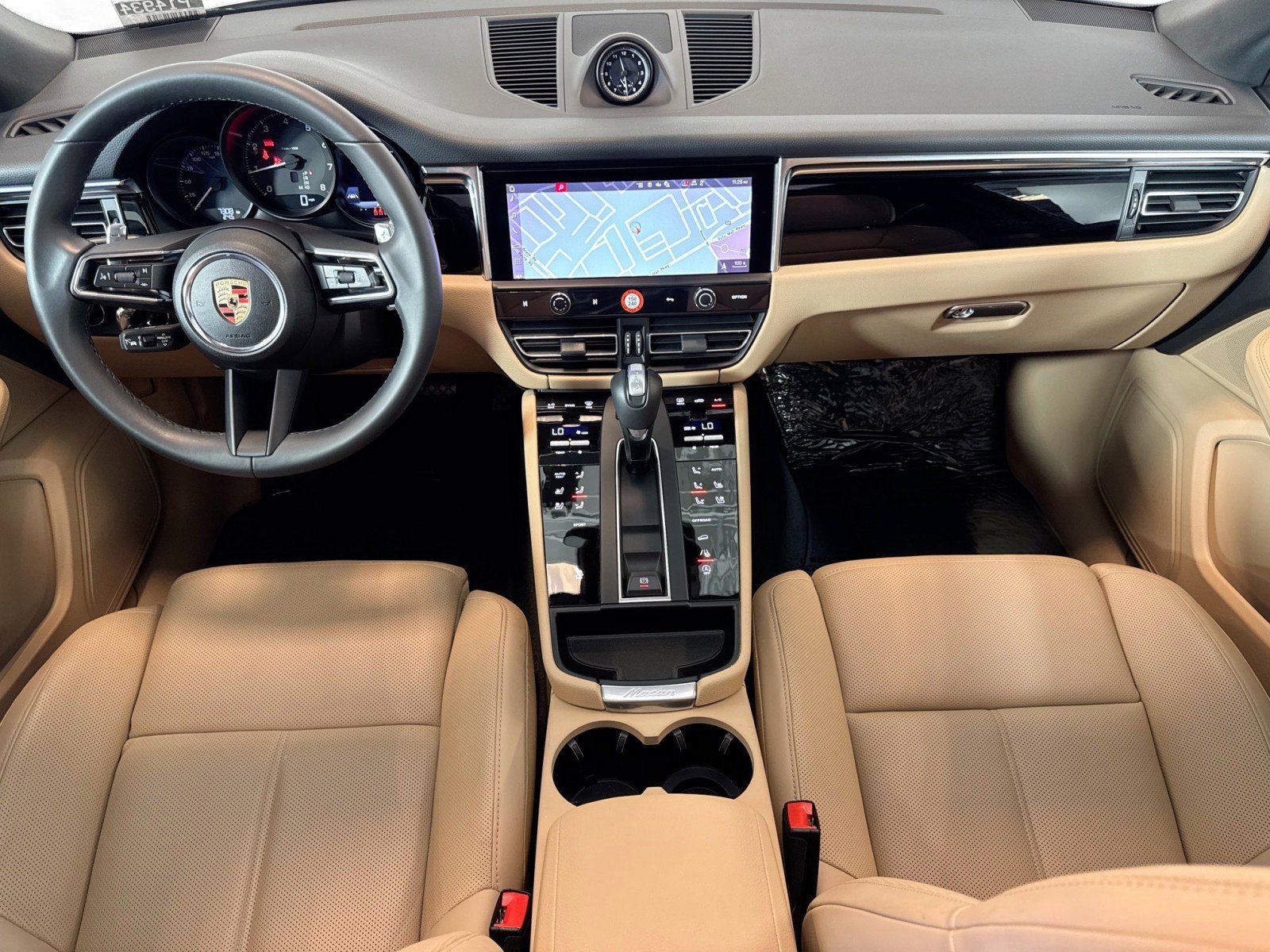 Used 2025 Porsche Macan Turbo AWD/4WD image 19