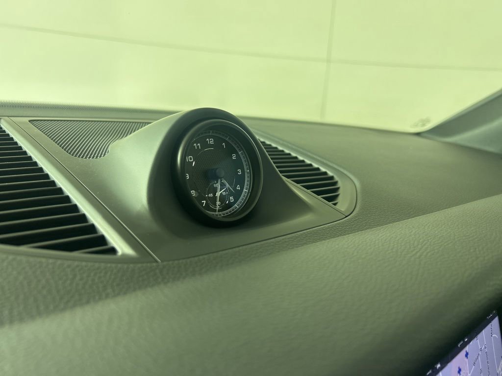 Certified 2025 Porsche Macan image 30