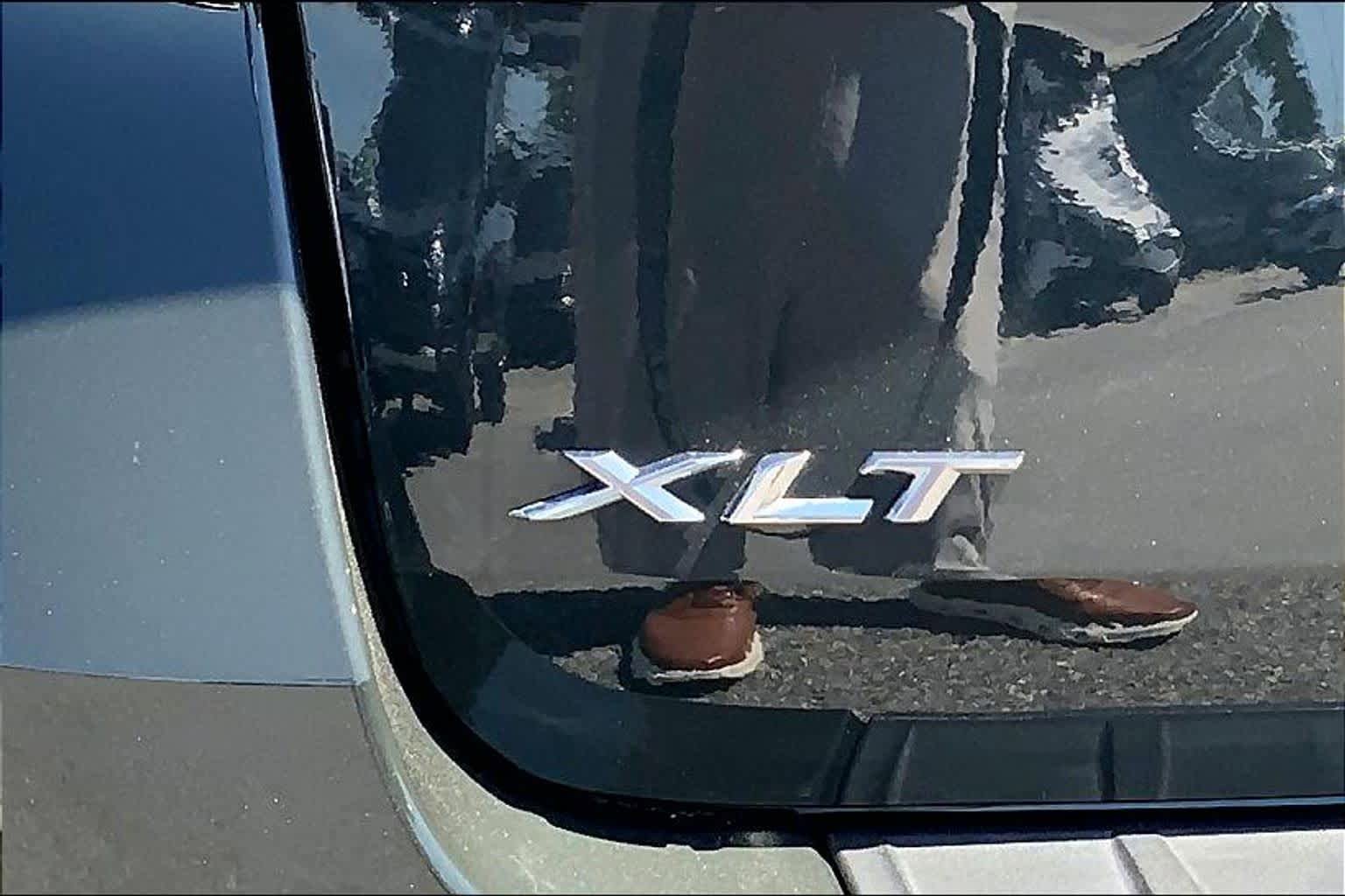 Certified 2022 Ford Explorer XLT w/ Equipment Group 202A image 10