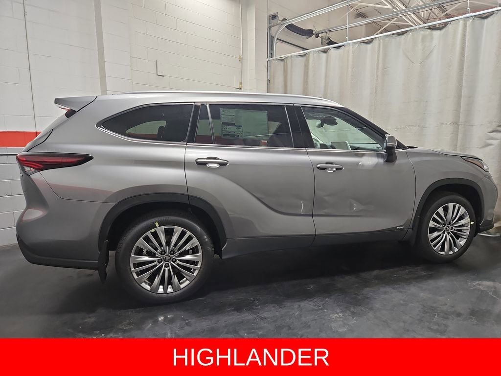 New 2026 Toyota Highlander Platinum image 8